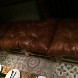 Ремонт подушек дивана.